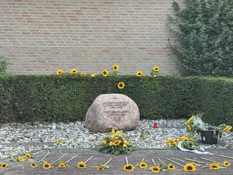 Indië-monument met zonnebloem in Geldrop-Mierlo