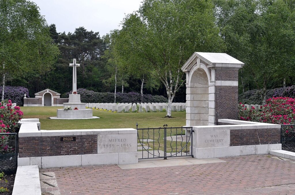 Mierlo-War-Cemetery-entrance.jpg