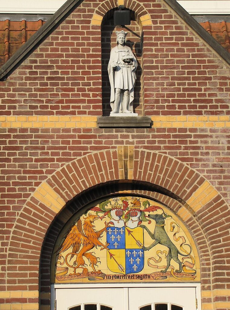 Mierlo beeld en tegeltableau Patronaat.jpg