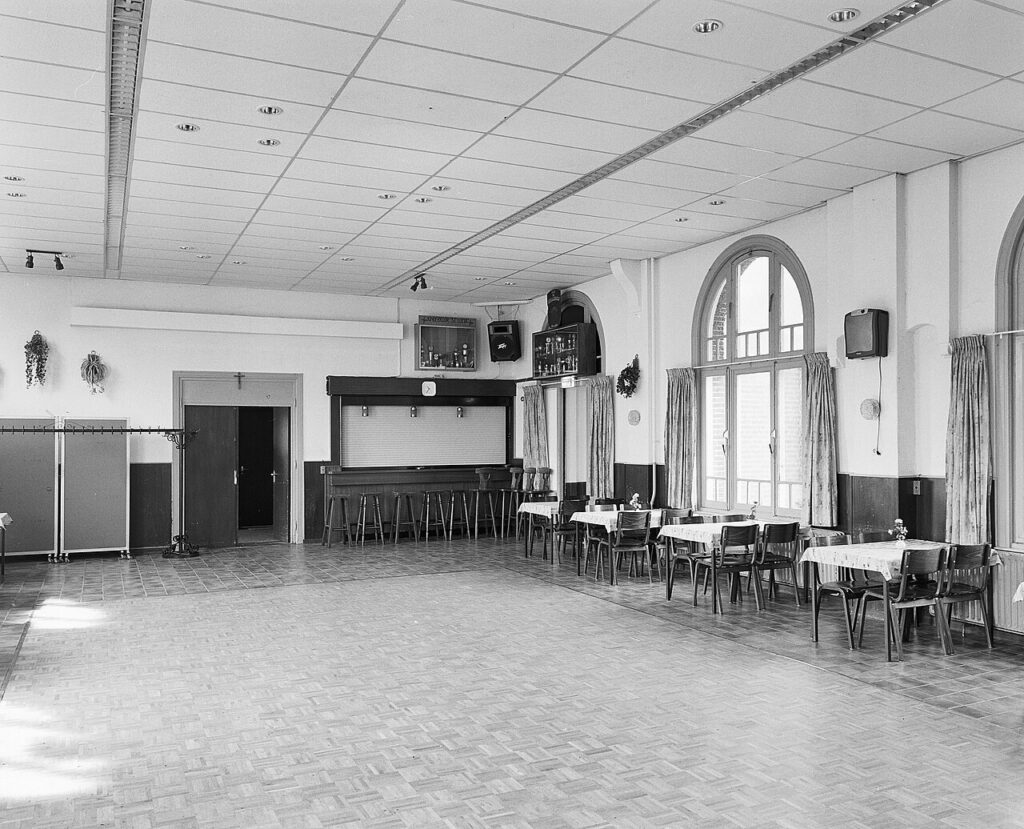 Interieur, overzicht grote zaal – Mierlo – 20333739 – RCE.jpg