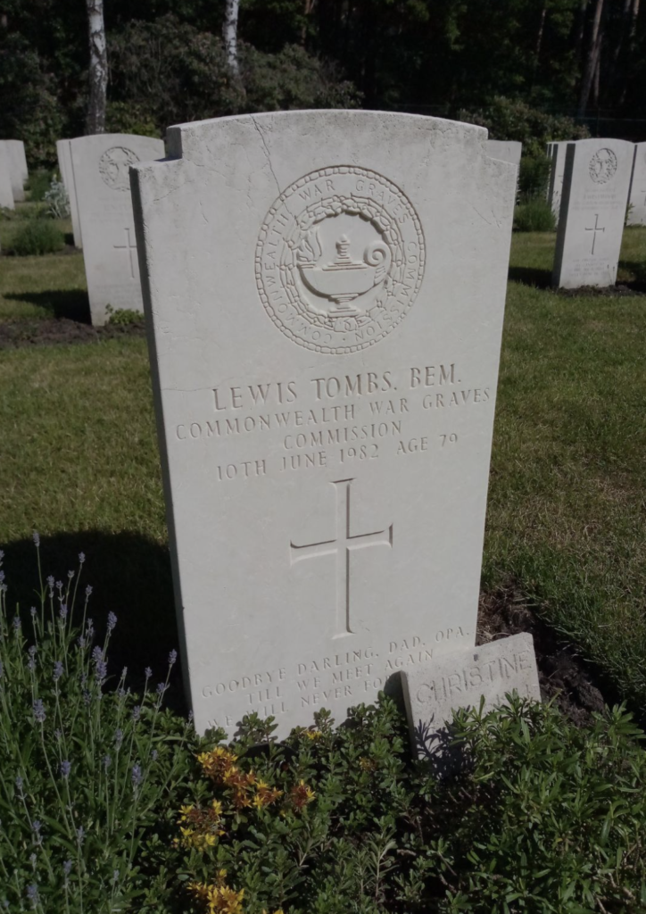 Tombs Grave.png